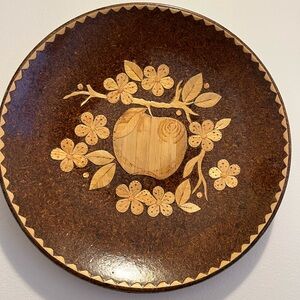 Decorative wooden plate with wood applique
